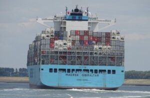 Tấn công tên lửa đe dọa khủng hoảng chuỗi cung ứng toàn cầu tại kênh Suez: Hai tàu chở hàng bị tấn công, một bốc cháy