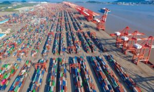 Nhu cầu tiêu dùng tăng cao ở Mỹ và Trung Quốc góp phần đẩy giá cước container tăng đột biến